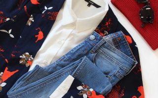 Look classique chemise blanche blazer imprimés et jean